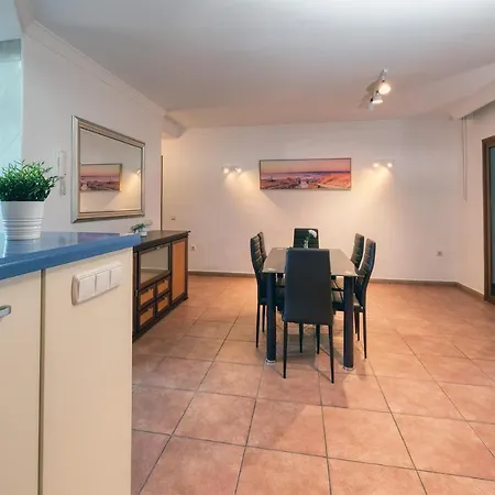 Casa Elin-shared Pool, Fast Wifi Prázdninový dům *