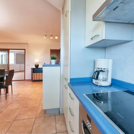 Casa Elin-shared Pool, Fast Wifi Costa Teguise